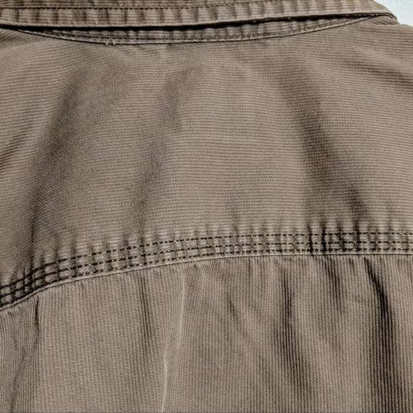 Gap khaki green with two chest pockets textured shirt, mens medium. - Picture 3 of 11